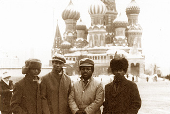 etudiants-africains-devant-le-kremlin.jpg