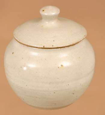 Lidded pot by Winchcombe Pottery